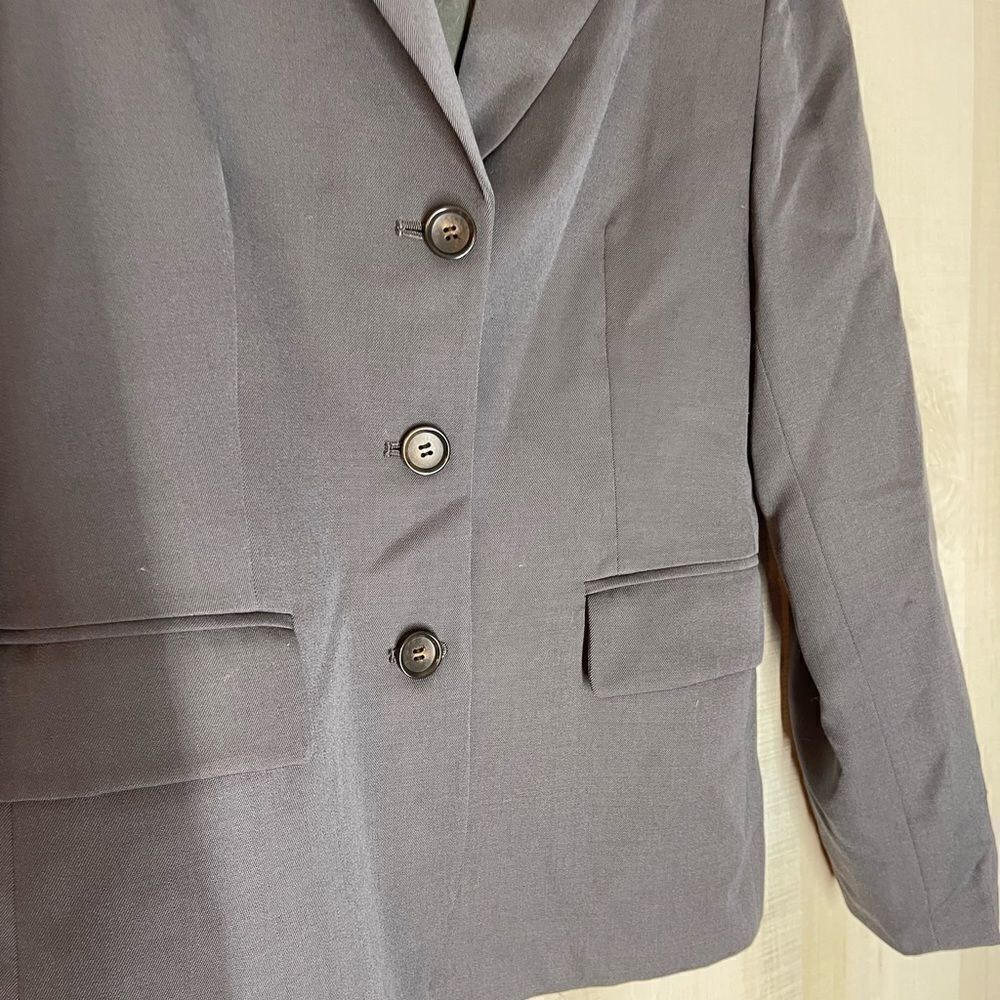 J. Crew gray 3 button wool lined blazer, size 4 petite - Picture 3 of 12